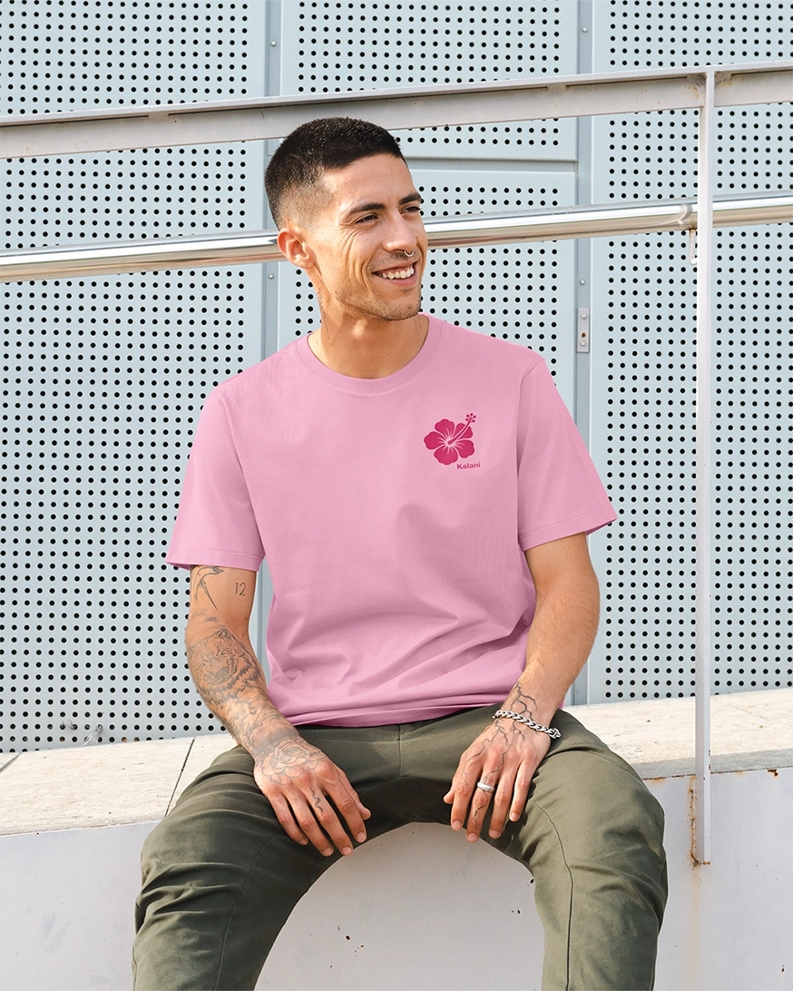 Hombre con camiseta exclusiva de Kalani 45